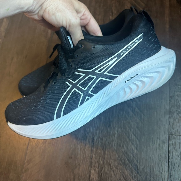 ASICS Running Shoes - Picture 2 of 9